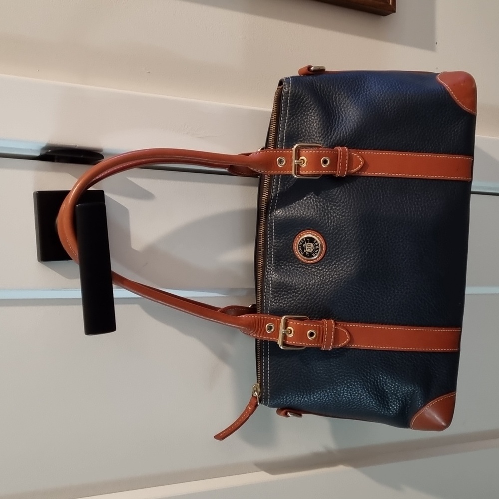 Dooney & Bourke Beautiful Roomy Purse